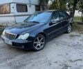 Синий Мерседес Ц-Класс, объемом двигателя 1.8 л и пробегом 330 тыс. км за 2900 $, фото 1 на Automoto.ua