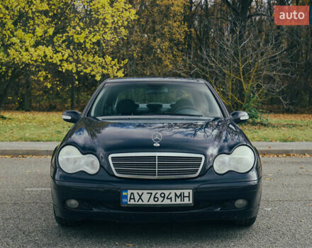Синий Мерседес Ц-Класс, объемом двигателя 2.15 л и пробегом 459 тыс. км за 4500 $, фото 1 на Automoto.ua