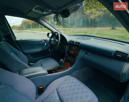 Синий Мерседес Ц-Класс, объемом двигателя 2.15 л и пробегом 459 тыс. км за 4500 $, фото 25 на Automoto.ua