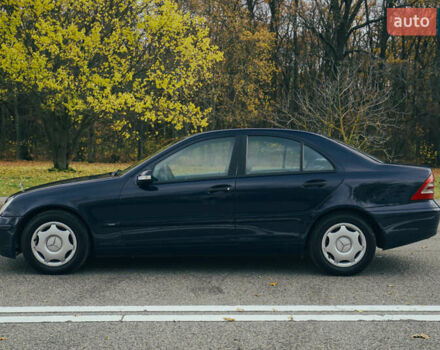 Синий Мерседес Ц-Класс, объемом двигателя 2.15 л и пробегом 459 тыс. км за 4500 $, фото 2 на Automoto.ua