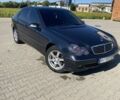 Синий Мерседес Ц-Класс, объемом двигателя 2 л и пробегом 260 тыс. км за 4500 $, фото 1 на Automoto.ua