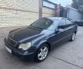 Мерседес Ц-Класс 2003 в Харькове на Automoto.ua Синий Мерседес Ц-Класс, объемом двигателя 2.1 л и пробегом 358 тыс. км за 2600 $, фото 1 на Automoto.ua
