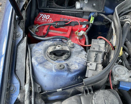 Синій Мерседес Ц-Клас, об'ємом двигуна 1.8 л та пробігом 335 тис. км за 3400 $, фото 6 на Automoto.ua