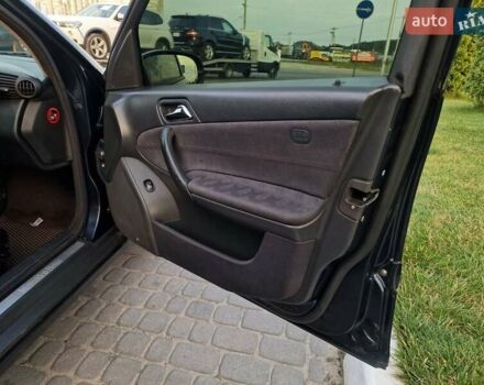 Синій Мерседес Ц-Клас, об'ємом двигуна 1.8 л та пробігом 390 тис. км за 3650 $, фото 12 на Automoto.ua