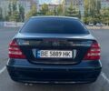 Синий Мерседес Ц-Класс, объемом двигателя 1.8 л и пробегом 250 тыс. км за 5000 $, фото 4 на Automoto.ua