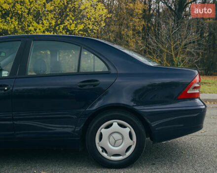 Синий Мерседес Ц-Класс, объемом двигателя 2.15 л и пробегом 459 тыс. км за 4500 $, фото 4 на Automoto.ua