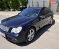 Синий Мерседес Ц-Класс, объемом двигателя 1.8 л и пробегом 200 тыс. км за 7600 $, фото 1 на Automoto.ua