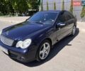Синий Мерседес Ц-Класс, объемом двигателя 1.8 л и пробегом 200 тыс. км за 7600 $, фото 1 на Automoto.ua