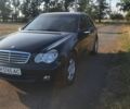 Синій Мерседес Ц-Клас, об'ємом двигуна 2.2 л та пробігом 180 тис. км за 10000 $, фото 1 на Automoto.ua