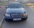 Синий Мерседес Ц-Класс, объемом двигателя 1.8 л и пробегом 300 тыс. км за 3200 $, фото 1 на Automoto.ua