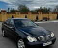 Синий Мерседес Ц-Класс, объемом двигателя 2.15 л и пробегом 300 тыс. км за 6000 $, фото 1 на Automoto.ua