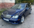 Синий Мерседес Ц-Класс, объемом двигателя 1.8 л и пробегом 211 тыс. км за 5450 $, фото 1 на Automoto.ua