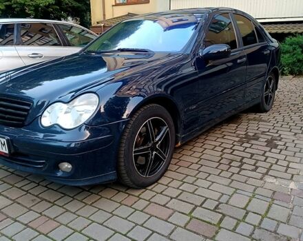 Синий Мерседес Ц-Класс, объемом двигателя 1.8 л и пробегом 337 тыс. км за 5800 $, фото 1 на Automoto.ua