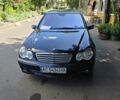 Синий Мерседес Ц-Класс, объемом двигателя 2.1 л и пробегом 287 тыс. км за 5600 $, фото 1 на Automoto.ua