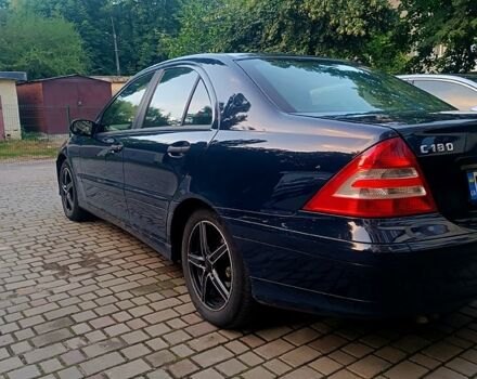 Синий Мерседес Ц-Класс, объемом двигателя 1.8 л и пробегом 337 тыс. км за 5800 $, фото 2 на Automoto.ua