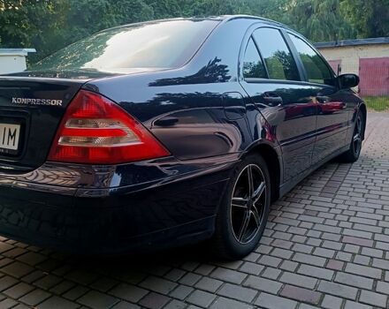 Синий Мерседес Ц-Класс, объемом двигателя 1.8 л и пробегом 337 тыс. км за 5800 $, фото 4 на Automoto.ua