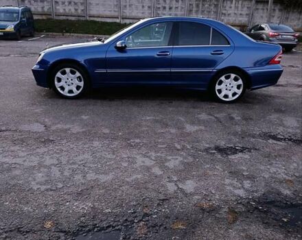 Синий Мерседес Ц-Класс, объемом двигателя 1.8 л и пробегом 286 тыс. км за 5450 $, фото 3 на Automoto.ua