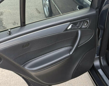 Синий Мерседес Ц-Класс, объемом двигателя 1.8 л и пробегом 280 тыс. км за 7400 $, фото 15 на Automoto.ua