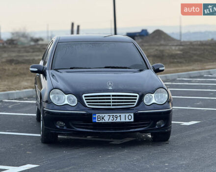 Синий Мерседес Ц-Класс, объемом двигателя 2.2 л и пробегом 290 тыс. км за 6400 $, фото 3 на Automoto.ua