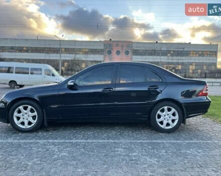 Синій Мерседес Ц-Клас, об'ємом двигуна 1.8 л та пробігом 348 тис. км за 7500 $, фото 1 на Automoto.ua