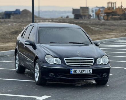 Синий Мерседес Ц-Класс, объемом двигателя 2.2 л и пробегом 290 тыс. км за 6400 $, фото 9 на Automoto.ua