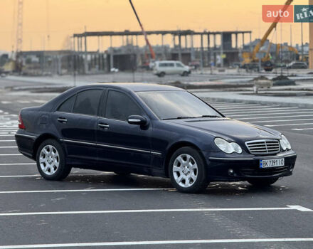 Синий Мерседес Ц-Класс, объемом двигателя 2.2 л и пробегом 290 тыс. км за 6400 $, фото 2 на Automoto.ua