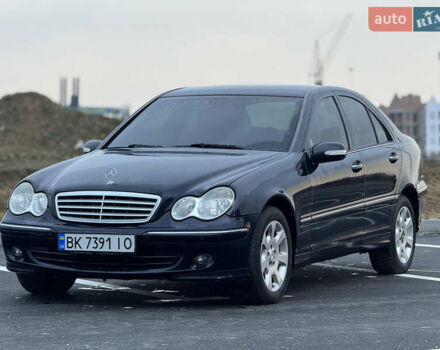 Синий Мерседес Ц-Класс, объемом двигателя 2.2 л и пробегом 290 тыс. км за 6400 $, фото 4 на Automoto.ua