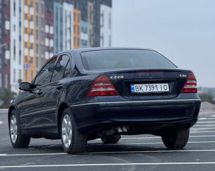 Синий Мерседес Ц-Класс, объемом двигателя 2.2 л и пробегом 290 тыс. км за 6400 $, фото 18 на Automoto.ua