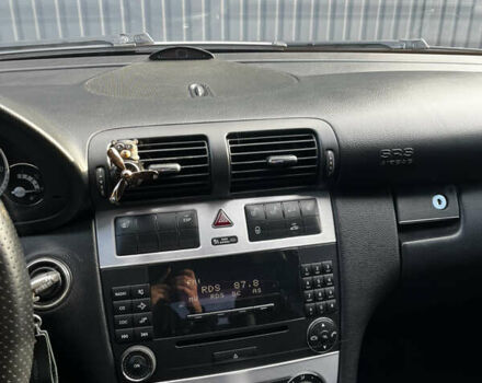 Синий Мерседес Ц-Класс, объемом двигателя 1.8 л и пробегом 233 тыс. км за 6500 $, фото 25 на Automoto.ua