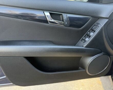 Синій Мерседес Ц-Клас, об'ємом двигуна 2.1 л та пробігом 350 тис. км за 6999 $, фото 21 на Automoto.ua