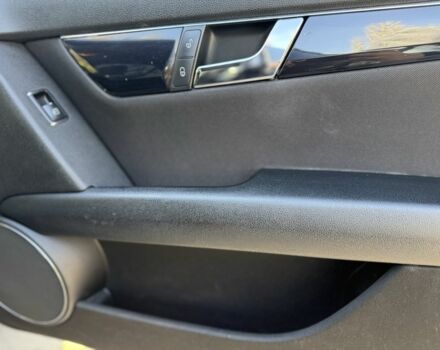 Синій Мерседес Ц-Клас, об'ємом двигуна 2.1 л та пробігом 350 тис. км за 6999 $, фото 15 на Automoto.ua