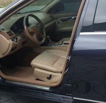 Синий Мерседес Ц-Класс, объемом двигателя 3 л и пробегом 281 тыс. км за 9500 $, фото 22 на Automoto.ua