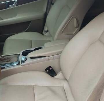 Синий Мерседес Ц-Класс, объемом двигателя 3 л и пробегом 281 тыс. км за 9500 $, фото 20 на Automoto.ua