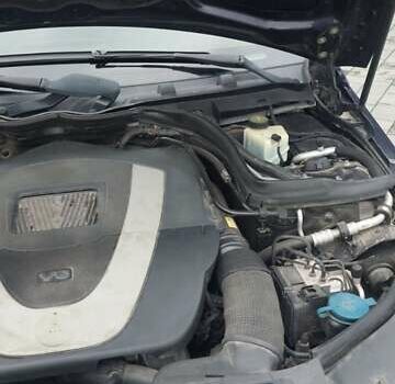 Синий Мерседес Ц-Класс, объемом двигателя 3 л и пробегом 281 тыс. км за 9500 $, фото 1 на Automoto.ua