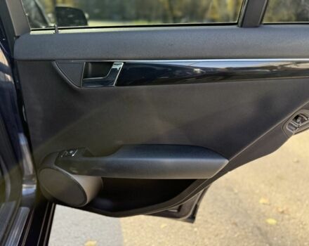 Синій Мерседес Ц-Клас, об'ємом двигуна 2.1 л та пробігом 350 тис. км за 6999 $, фото 18 на Automoto.ua