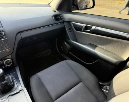 Синій Мерседес Ц-Клас, об'ємом двигуна 2.1 л та пробігом 350 тис. км за 6999 $, фото 10 на Automoto.ua