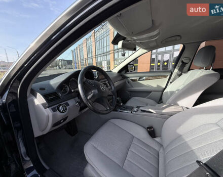 Синий Мерседес Ц-Класс, объемом двигателя 2.15 л и пробегом 348 тыс. км за 8700 $, фото 6 на Automoto.ua