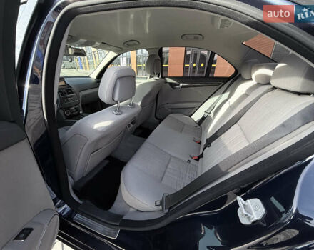 Синий Мерседес Ц-Класс, объемом двигателя 2.15 л и пробегом 348 тыс. км за 8700 $, фото 11 на Automoto.ua