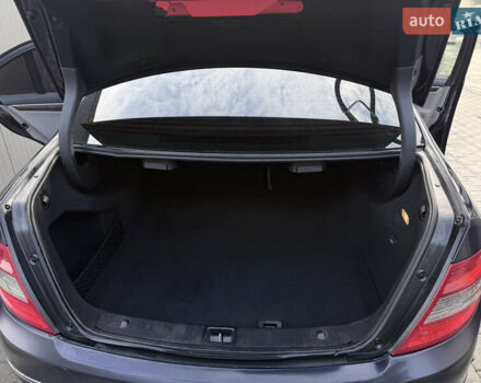 Синий Мерседес Ц-Класс, объемом двигателя 2.15 л и пробегом 348 тыс. км за 8700 $, фото 13 на Automoto.ua