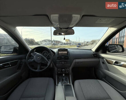 Синий Мерседес Ц-Класс, объемом двигателя 2.15 л и пробегом 348 тыс. км за 8700 $, фото 7 на Automoto.ua