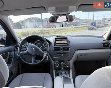 Синий Мерседес Ц-Класс, объемом двигателя 2.15 л и пробегом 348 тыс. км за 8700 $, фото 8 на Automoto.ua