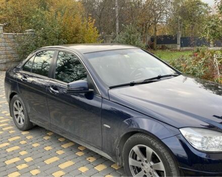 Синий Мерседес Ц-Класс, объемом двигателя 2.2 л и пробегом 330 тыс. км за 8000 $, фото 2 на Automoto.ua