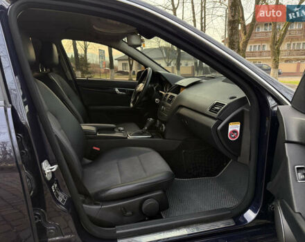 Синий Мерседес Ц-Класс, объемом двигателя 2.2 л и пробегом 315 тыс. км за 9300 $, фото 29 на Automoto.ua