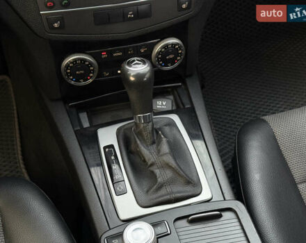 Синій Мерседес Ц-Клас, об'ємом двигуна 2.2 л та пробігом 315 тис. км за 9300 $, фото 26 на Automoto.ua