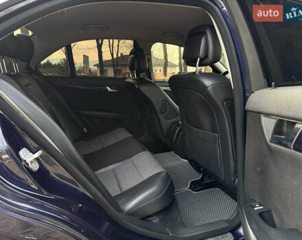 Синий Мерседес Ц-Класс, объемом двигателя 2.2 л и пробегом 315 тыс. км за 9300 $, фото 22 на Automoto.ua