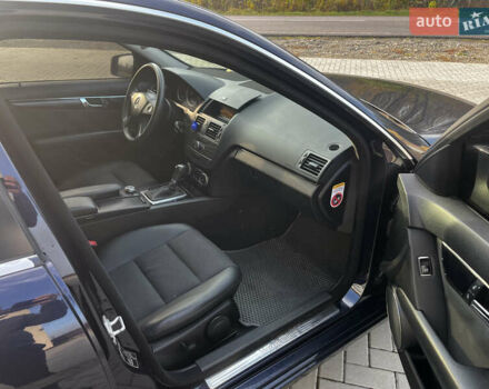 Синий Мерседес Ц-Класс, объемом двигателя 2.2 л и пробегом 331 тыс. км за 8500 $, фото 9 на Automoto.ua