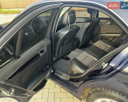 Синий Мерседес Ц-Класс, объемом двигателя 2.2 л и пробегом 331 тыс. км за 8500 $, фото 8 на Automoto.ua