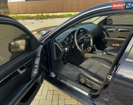 Синий Мерседес Ц-Класс, объемом двигателя 2.2 л и пробегом 331 тыс. км за 8500 $, фото 7 на Automoto.ua