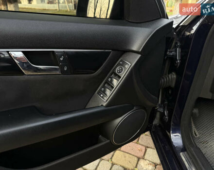 Синий Мерседес Ц-Класс, объемом двигателя 2.2 л и пробегом 315 тыс. км за 9300 $, фото 34 на Automoto.ua