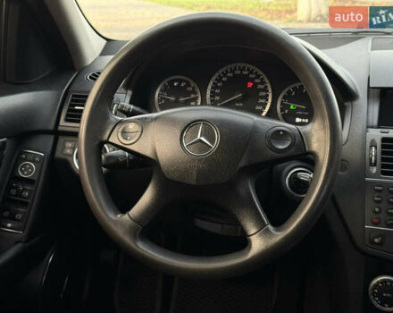 Синій Мерседес Ц-Клас, об'ємом двигуна 2.2 л та пробігом 315 тис. км за 9300 $, фото 25 на Automoto.ua